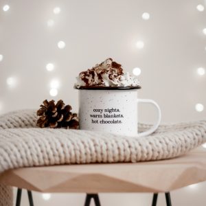 Heldenglück Emailletasse "Cozy nights, warm blankets, hot chocolate"